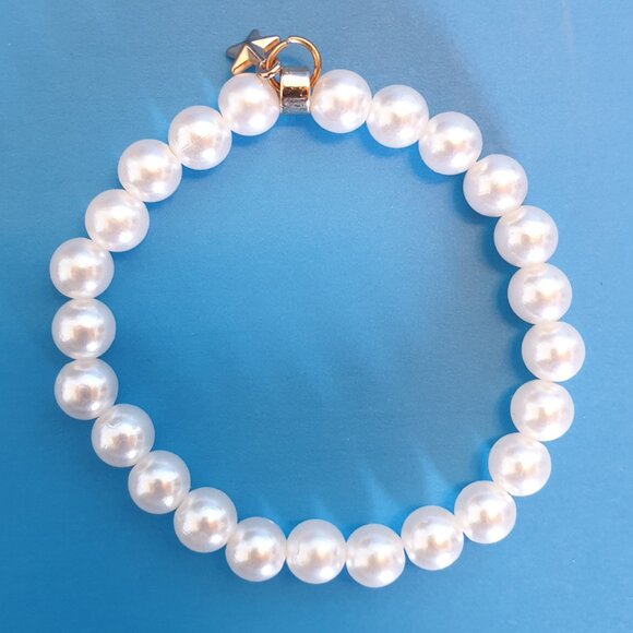 New Faux Pearl Elastic Bracelet with Gold-tone Star Charm - Picture 6 of 7